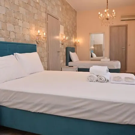 Faros Aparthotel 3*